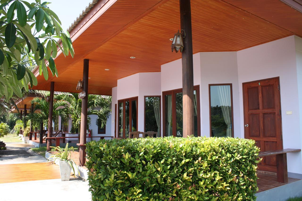Waterside Resort Pran Buri Exterior foto